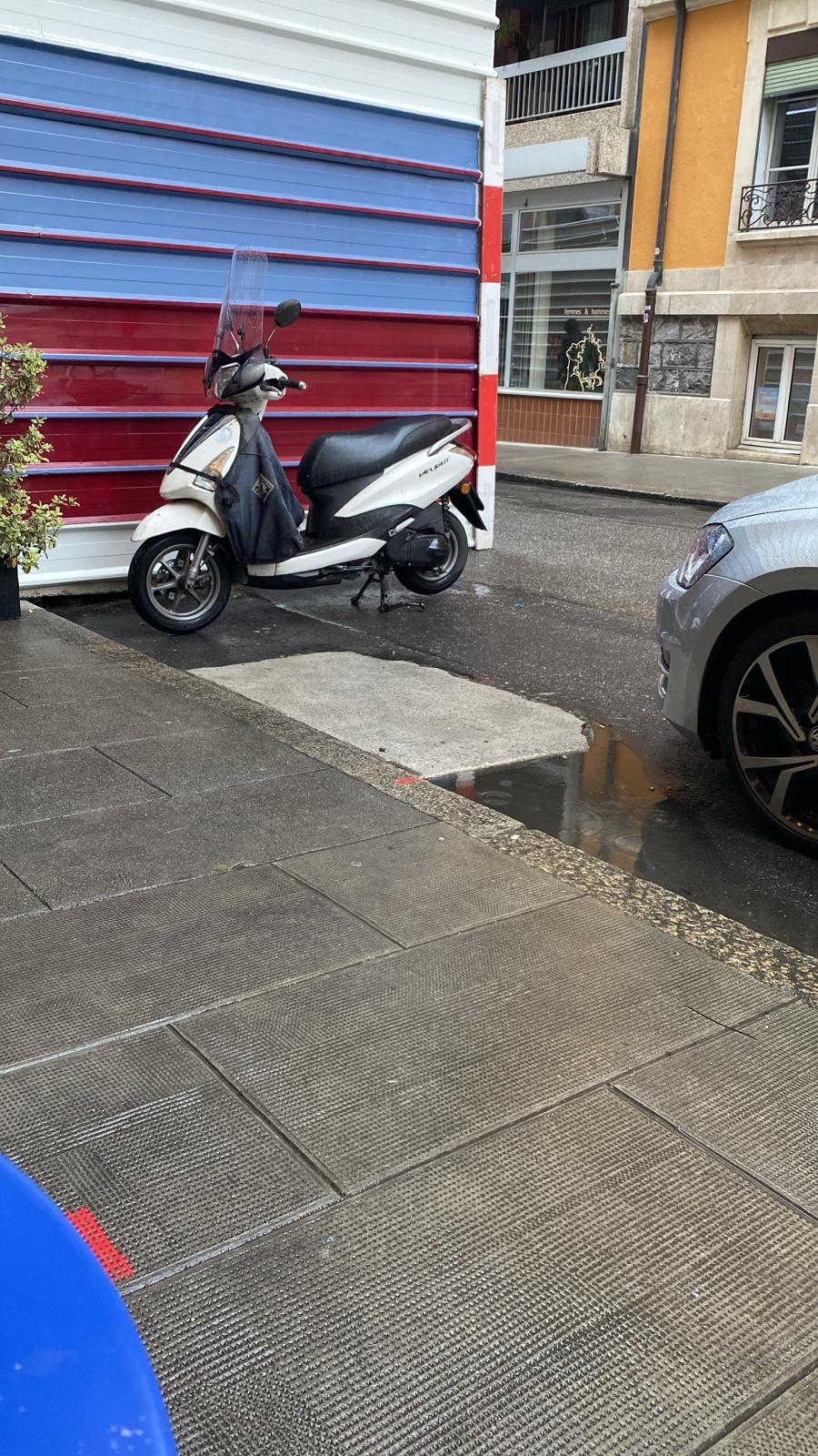Photo du signalement : Entretien & dégradations — Rue Maunoir 15, Genève
