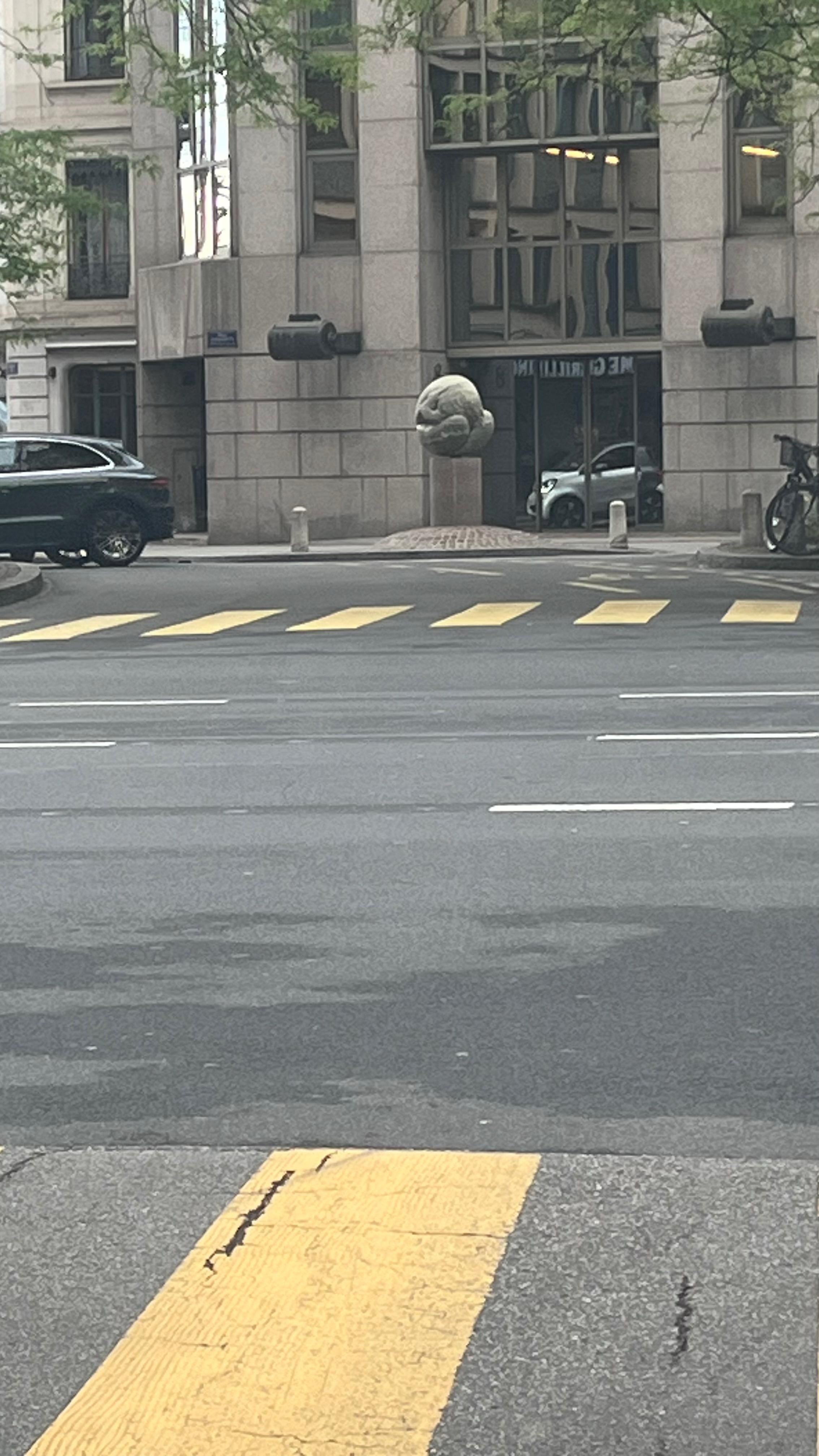 Photo du signalement : Mobilité & signalisation — Rue François-Versonnex 11, Genève